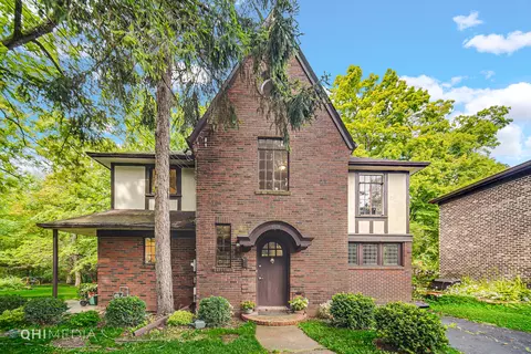 2628 Roslyn Cir, Highland Park, IL 60035