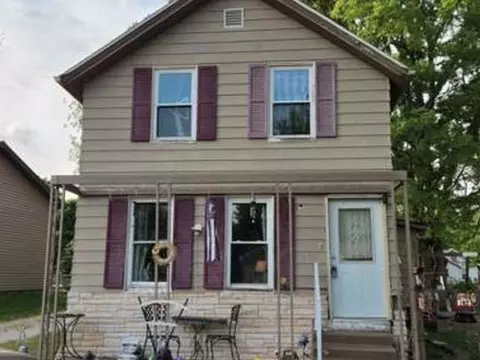 607 E 6th St, Delavan, IL 61734