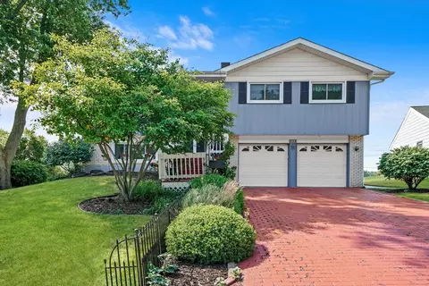 10331 Hilltop Dr, Orland Park, IL 60462