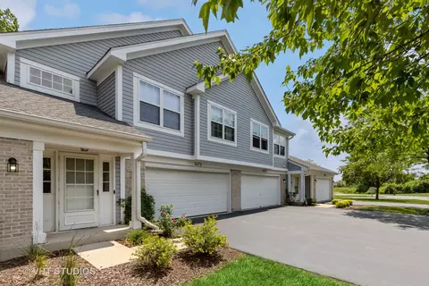 1473 Auburn Ln, Gurnee, IL 60031