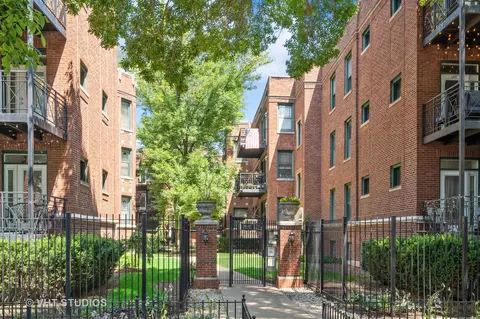 1142 W Pratt Blvd #2S, Chicago, IL 60626