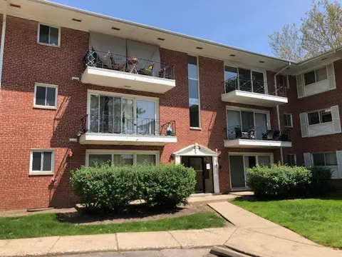 10117 Old Orchard Ct #303, Skokie, IL 60076