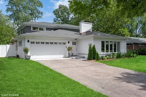 1047 Hunter Rd, Glenview, IL 60025