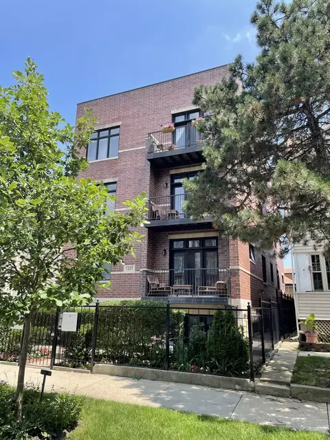 7237 S Merrill Ave #2R, Chicago, IL 60649