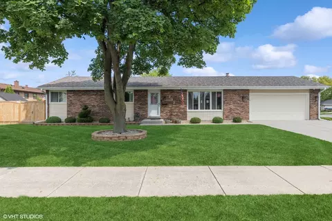 732 W Sable Ave, Addison, IL 60101