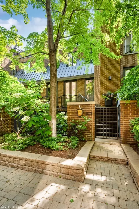 1335 N Sutton Pl, Chicago, IL 60610