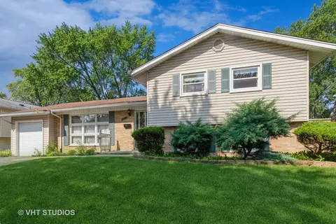 6506 Woodridge Dr, Woodridge, IL 60517