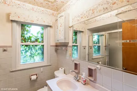 301 S Wolf Rd, Des Plaines, IL 60016 photo 6