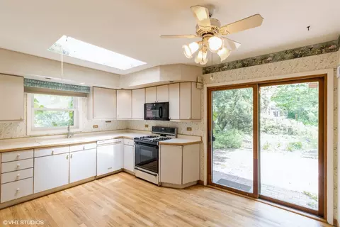 301 S Wolf Rd, Des Plaines, IL 60016 photo 3