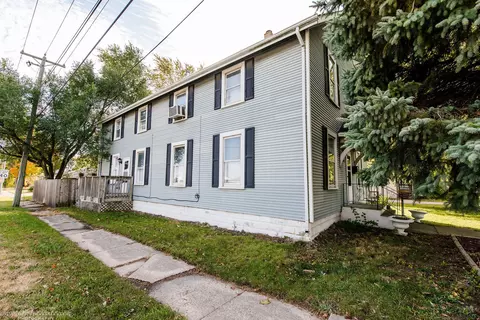 440 E Crawford St, Peotone, IL 60468