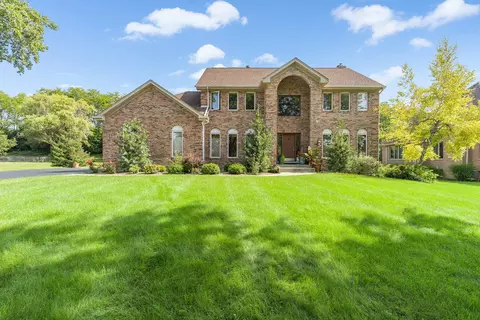 25837 N Arrowhead Dr, Mundelein, IL 60060