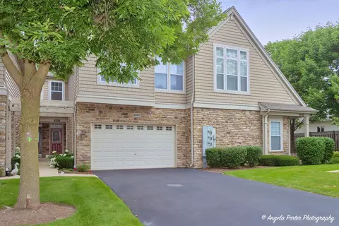 405 Lake Ave #E, Wauconda, IL 60084