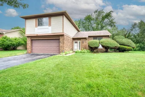 28 Willow Rd, Matteson, IL 60443
