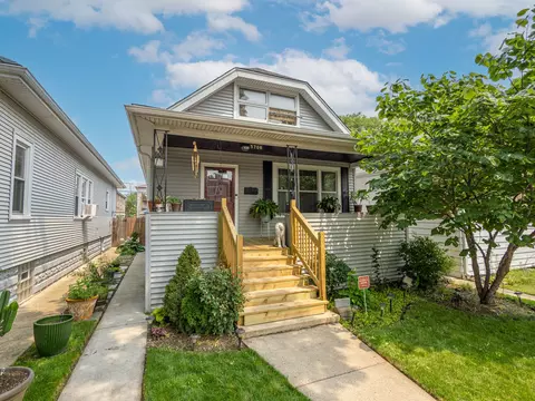 5706 W Giddings St, Chicago, IL 60630