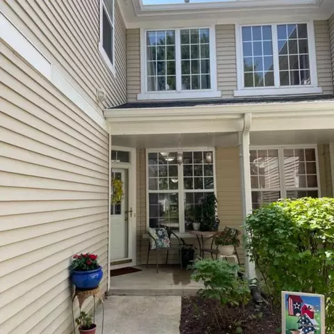 1048 Sheridan Cir, Naperville, IL 60563
