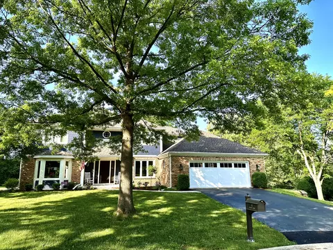 8 Morgan Ct, Burr Ridge, IL 60527
