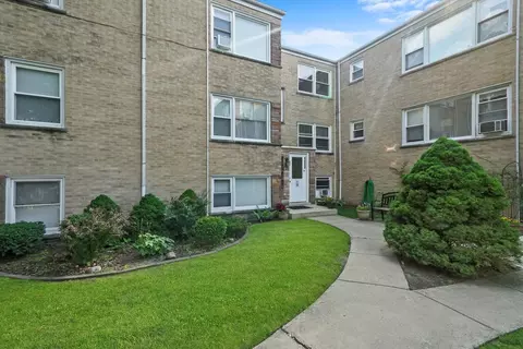 4968 N Menard Ave #303, Chicago, IL 60630