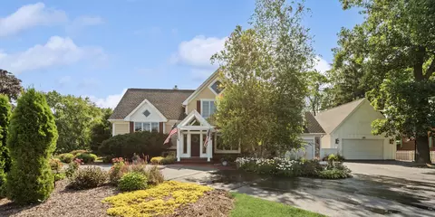 27069 W Fox River Rd, Cary, IL 60013