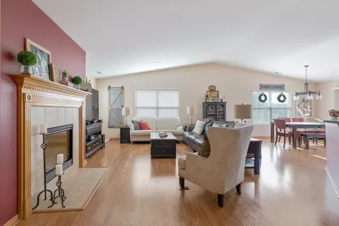 1573 Millbrook Dr, Algonquin, IL 60102 photo 3