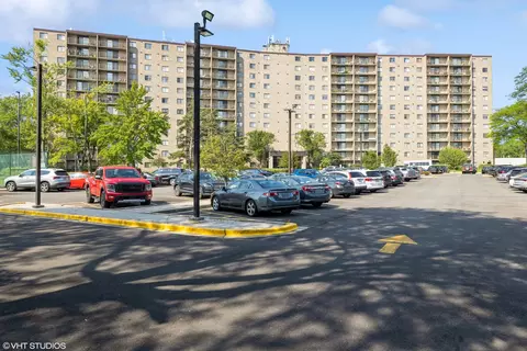 6340 Americana Dr #303, Willowbrook, IL 60527