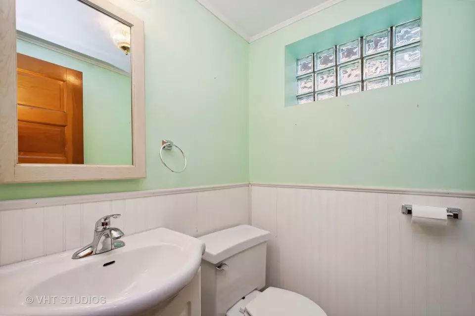  5852 N Bernard St, Chicago, IL 60659 photo 17