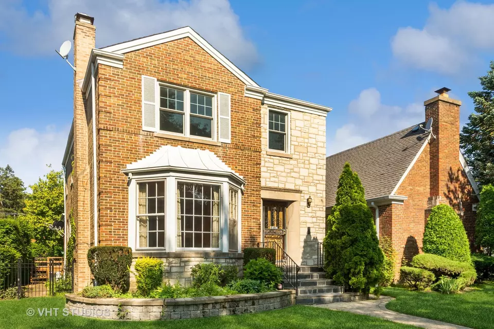  5852 N Bernard St, Chicago, IL 60659 photo 1