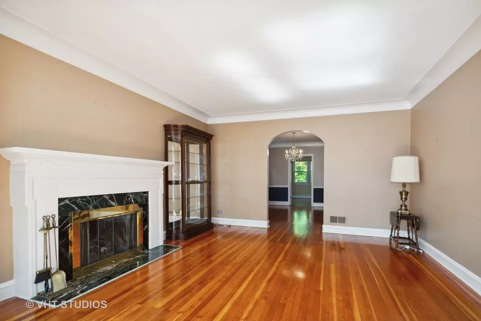  5852 N Bernard St, Chicago, IL 60659 photo 4
