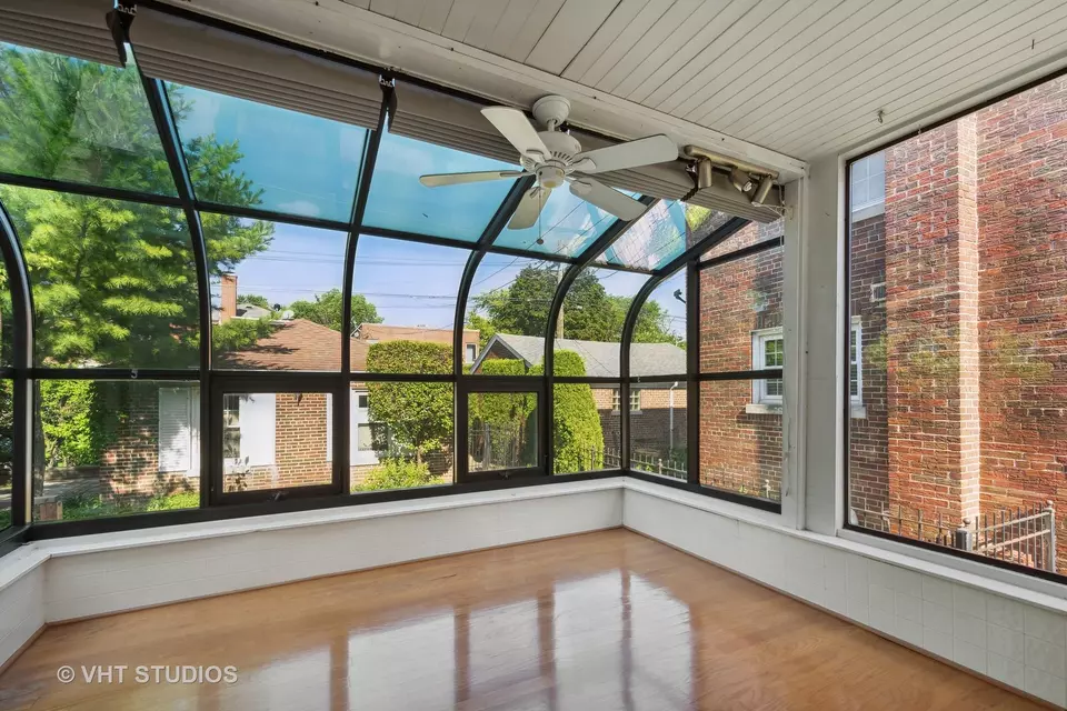  5852 N Bernard St, Chicago, IL 60659 photo 9
