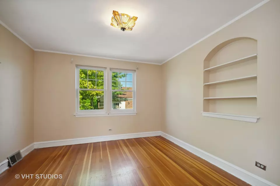  5852 N Bernard St, Chicago, IL 60659 photo 8
