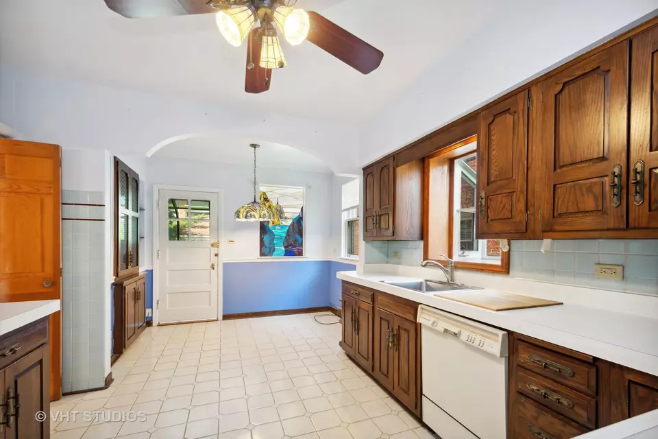  5852 N Bernard St, Chicago, IL 60659 photo 6