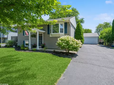281 Maplewood Dr, Antioch, IL 60002