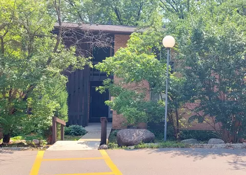 5511 Lakeside Dr #122-2E, Lisle, IL 60532