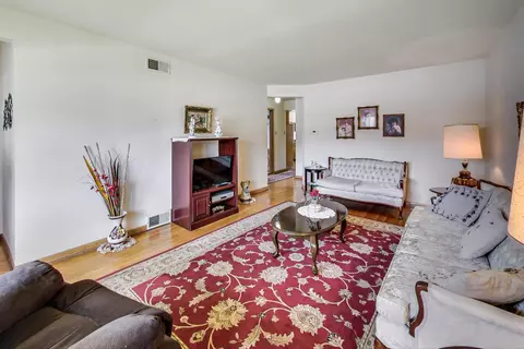 11152 S Ewing Ave, Chicago, IL 60617 photo 3