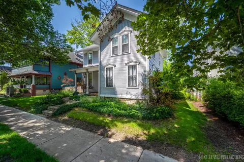 125 N Ellsworth St, Naperville, IL 60540