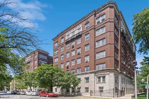 1052 W Balmoral Ave #2F, Chicago, IL 60640