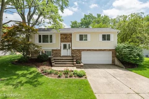 1016 Windsor Dr, Wheaton, IL 60189 photo 2