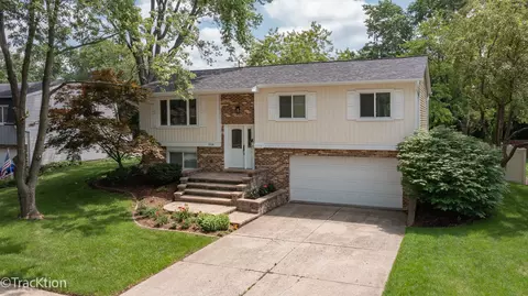 1016 Windsor Dr, Wheaton, IL 60189