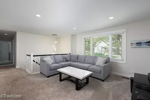 1016 Windsor Dr, Wheaton, IL 60189 photo 3