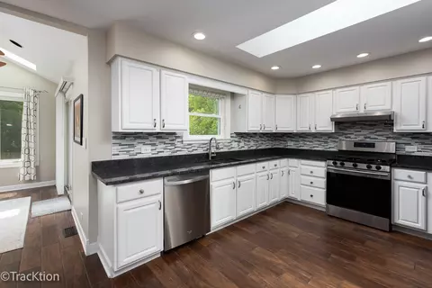 1016 Windsor Dr, Wheaton, IL 60189 photo 8