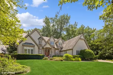 956 Winslow Cir, Glen Ellyn, IL 60137