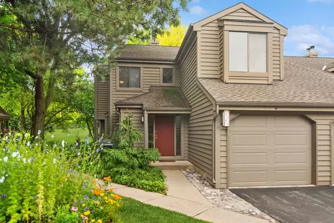 673 Golf Ln #953, Lake Barrington, IL 60010