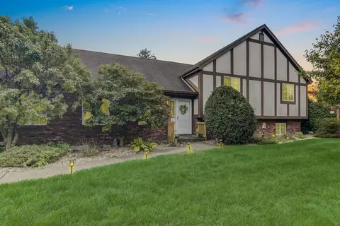 228 Milburn Ave, Crete, IL 60417