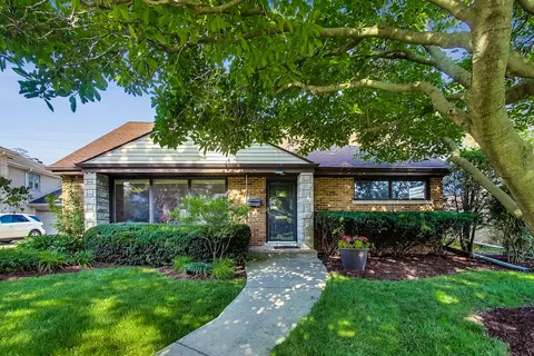 7000 N Kilbourn Ave, Lincolnwood, IL 60712