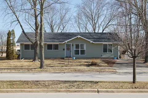 820 E Streamwood Blvd, Streamwood, IL 60107