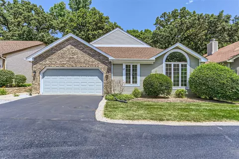 17 White Oak Ln, Elgin, IL 60123