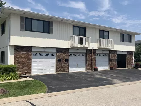 135 Brewster Ct #B, Bloomingdale, IL 60108
