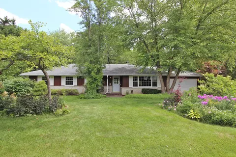 16 Elm St, Hawthorn Woods, IL 60047