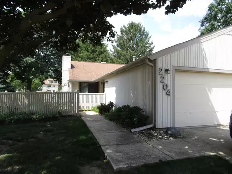2204 Melrose Dr, Champaign, IL 61820