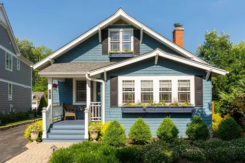 381 N Montclair Ave, Glen Ellyn, IL 60137
