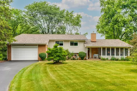 1190 Winwood Dr, Lake Forest, IL 60045